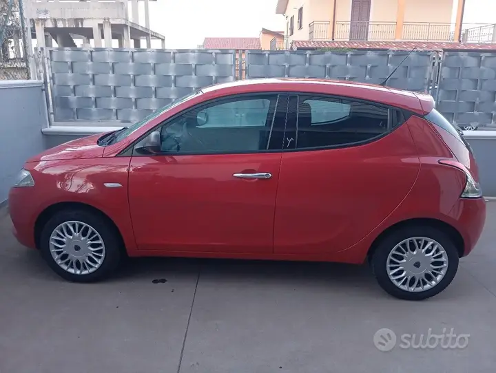 Lancia Ypsilon 2017 photo 2