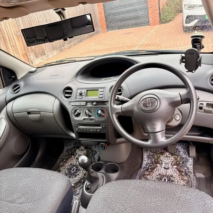 Toyota Yaris 2003 photo 3