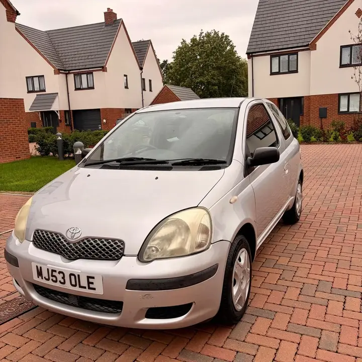 Toyota Yaris 2003 photo 2