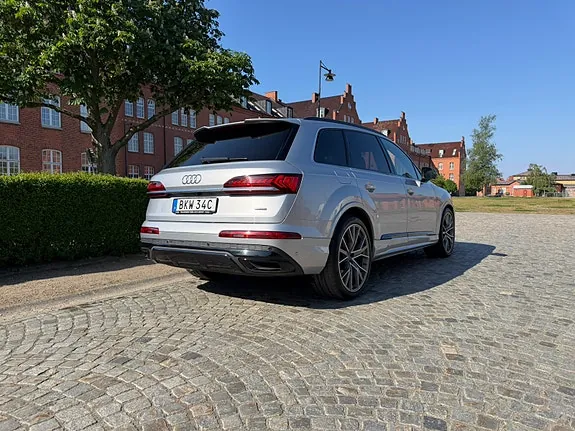 Audi Q7 2020 photo 2