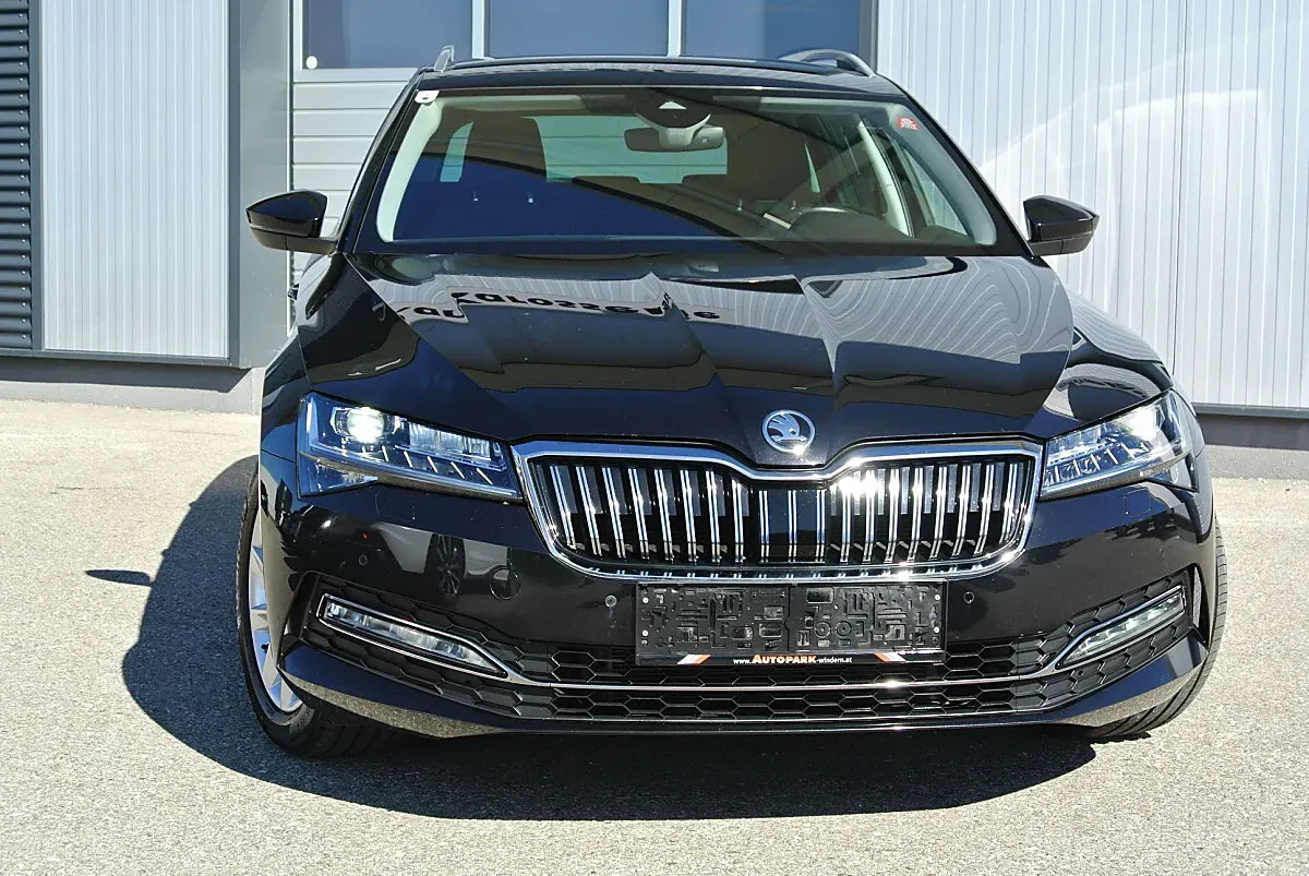 Skoda Superb 2023 photo 3