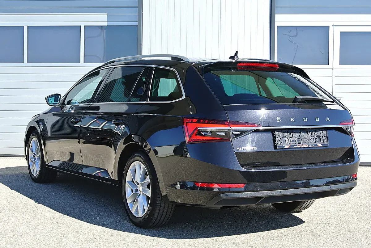 Skoda Superb 2023 photo 2