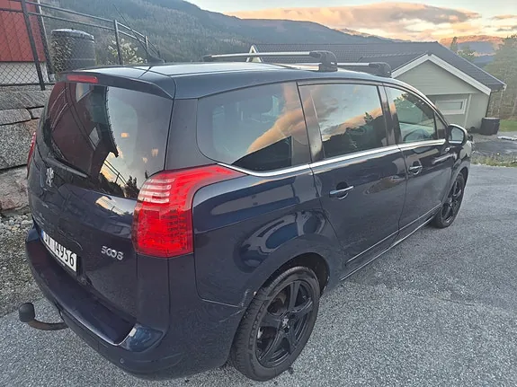 Peugeot 5008 2010 photo 4