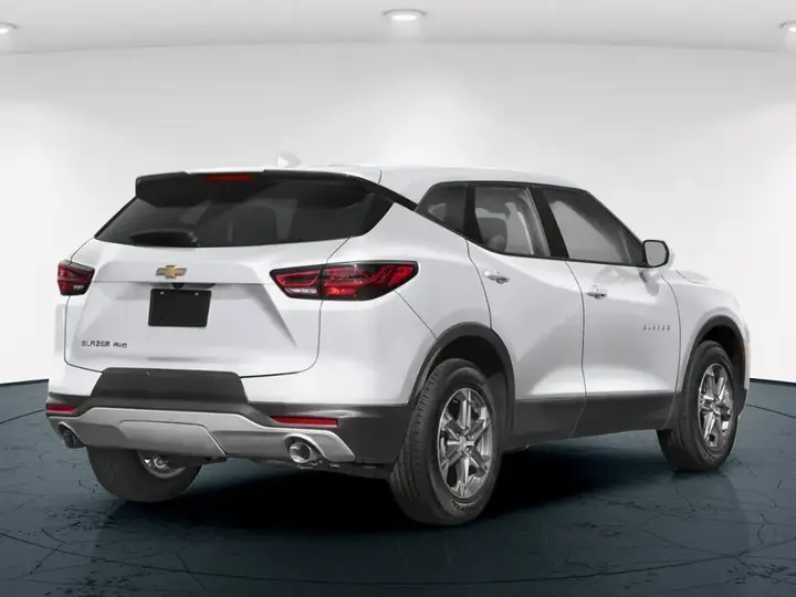 Chevrolet Blazer 2023 photo 2