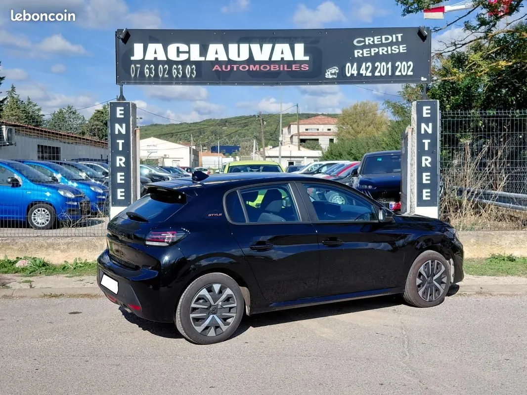 Peugeot 208 2025 photo 2