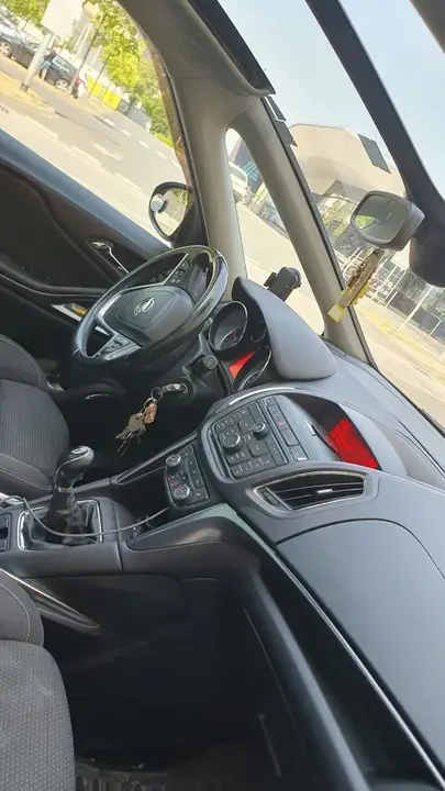 Opel Zafira Tourer 2012 photo 3
