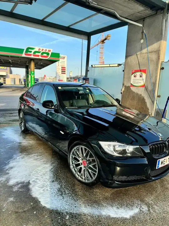 BMW 3 Series 2010 photo 2
