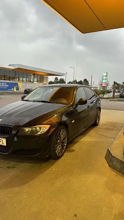 BMW 3 Series 2010 photo 3