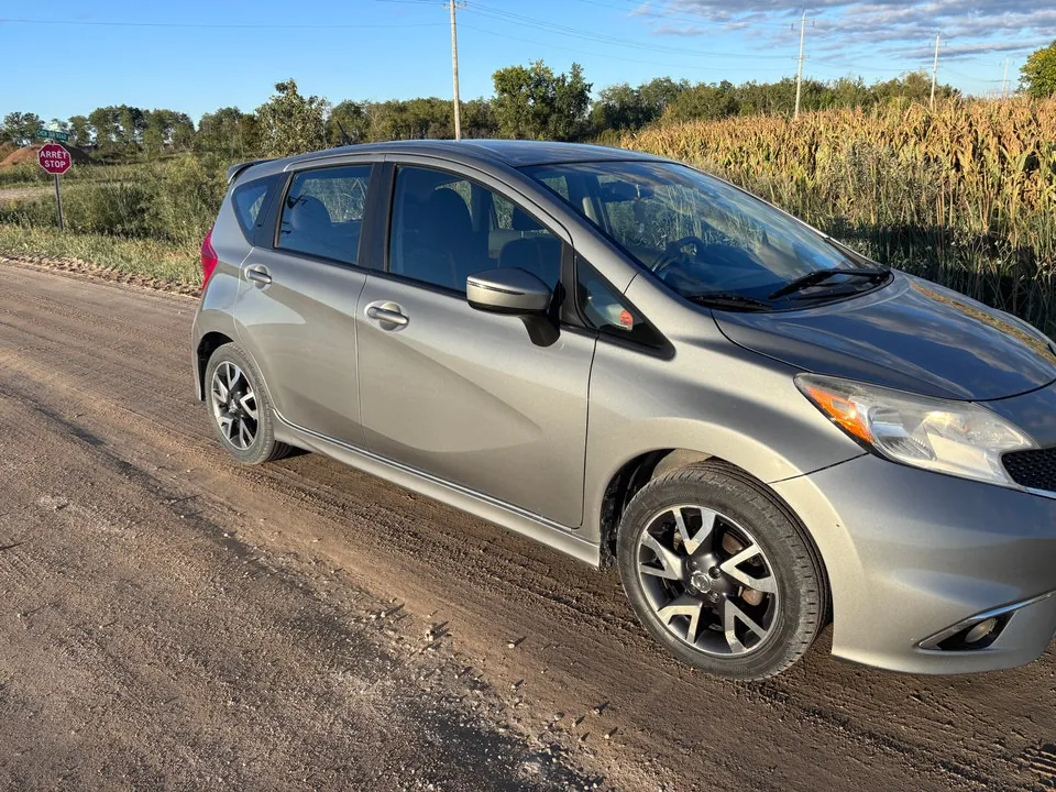 Nissan Versa 2015 photo 3