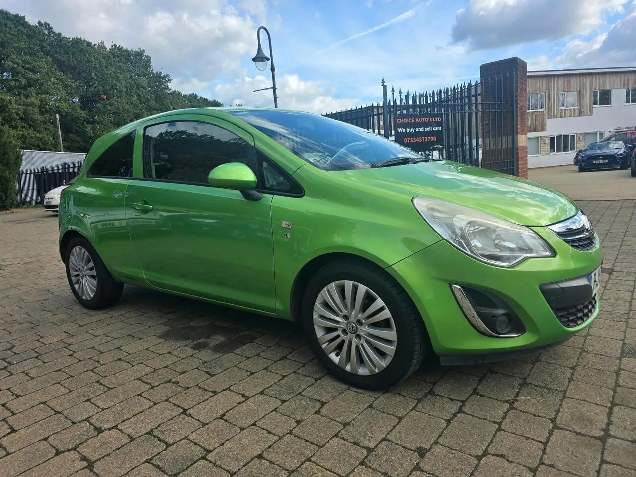 Vauxhall Corsa 2011 photo 2