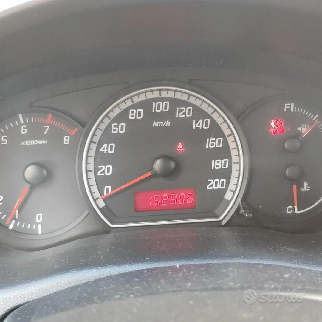 Suzuki Swift 2006 photo 5