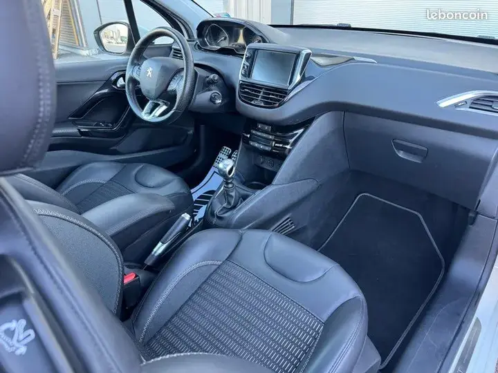 Peugeot 208 2013 photo 5