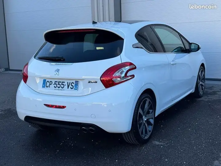 Peugeot 208 2013 photo 4