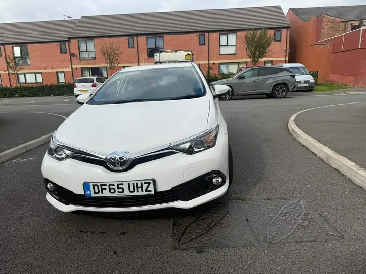 Toyota Auris 2015 photo 5