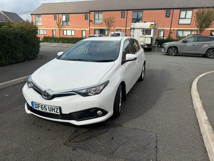 Toyota Auris 2015 photo 4
