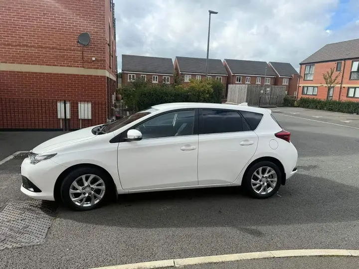 Toyota Auris 2015 photo 3