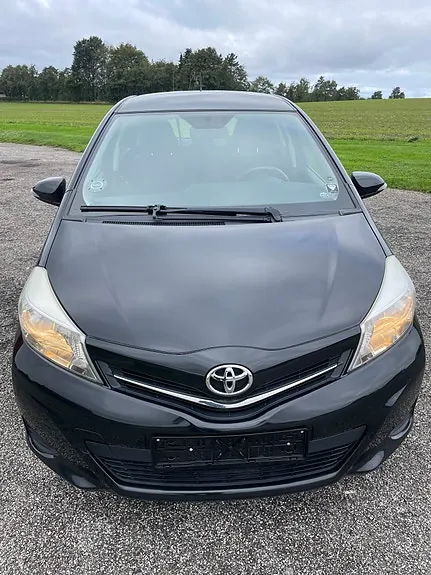 Toyota Yaris 2013 photo 2