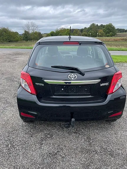 Toyota Yaris 2013 photo 3