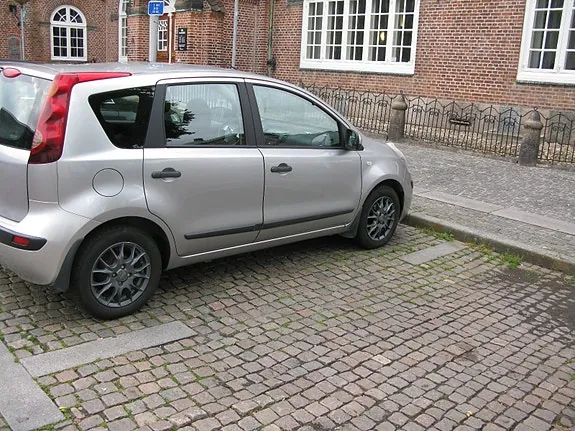 Nissan Note 2006 photo 2