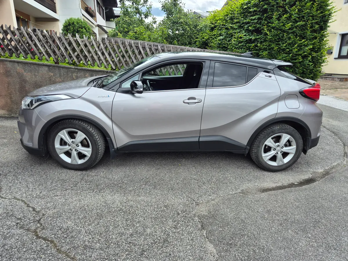 Toyota C-Hr 2018 photo 3
