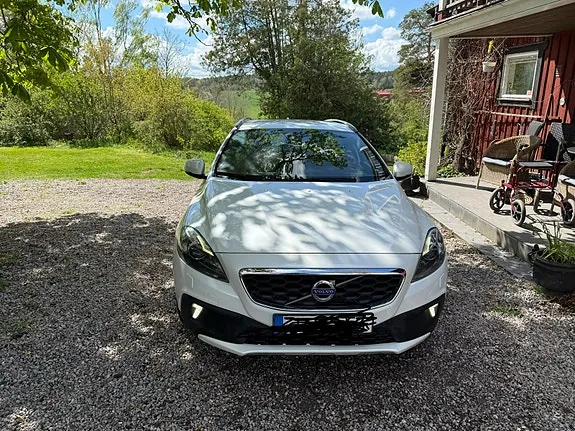 Volvo V40 Cross Country 2016 photo 2