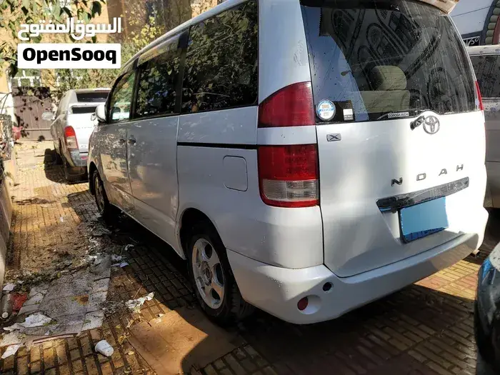 Toyota Voxy 2006 photo 3