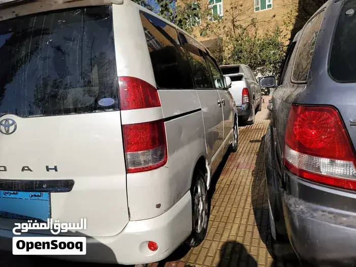 Toyota Voxy 2006 photo 4