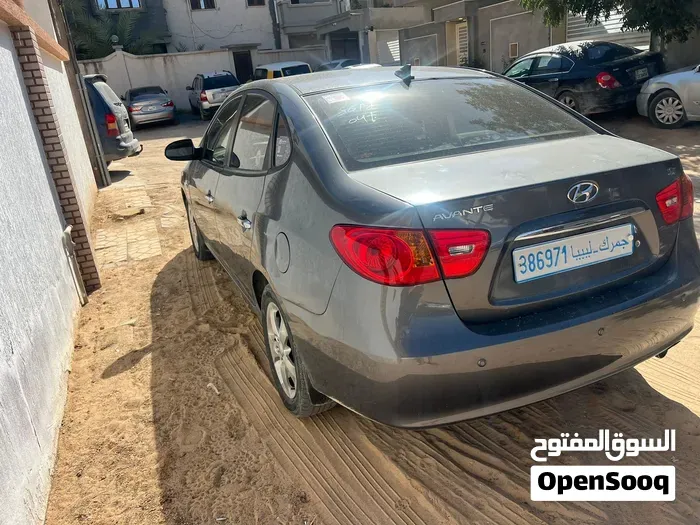 Hyundai Avante 2010 photo 2