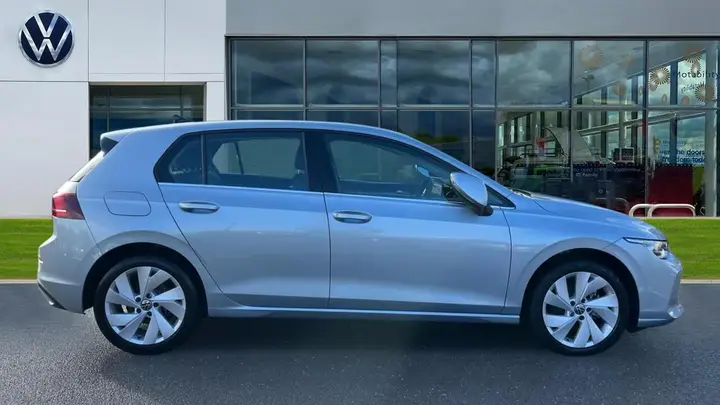 Volkswagen Golf 2025 photo 4