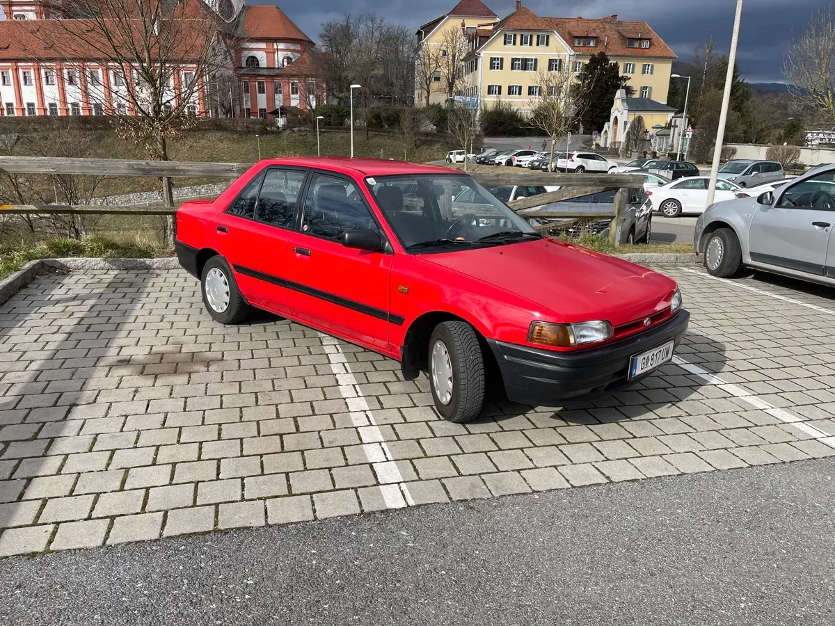 Mazda 323