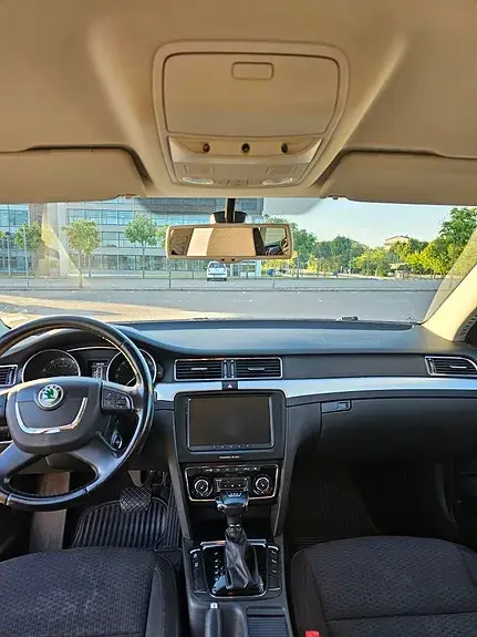 Skoda Superb 2011 photo 3