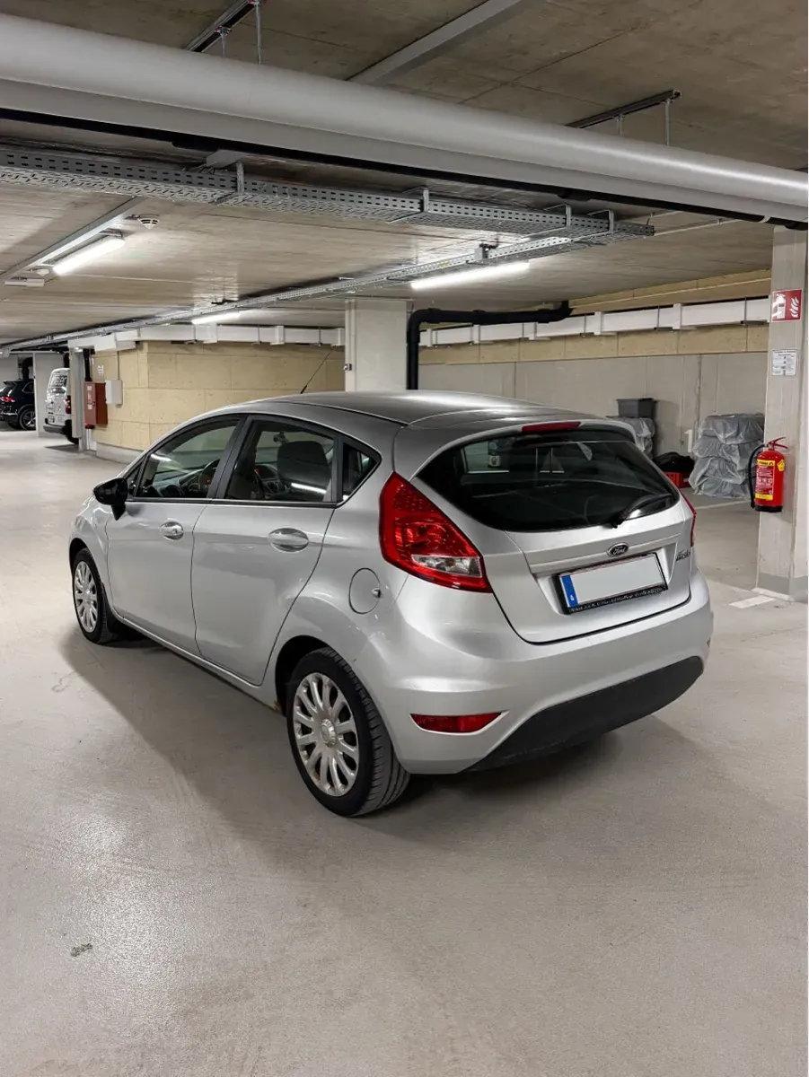 Ford Fiesta 2012 photo 2