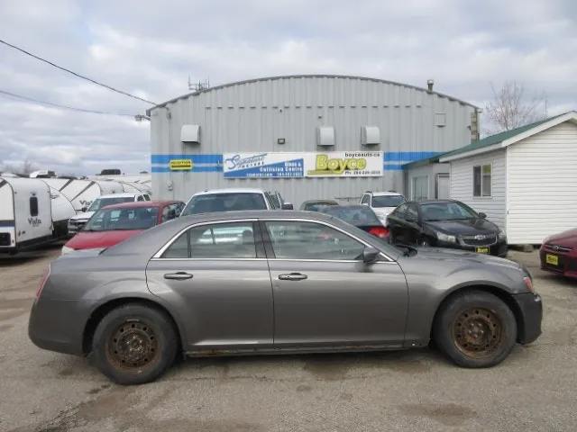 Chrysler 300 2011 photo 4