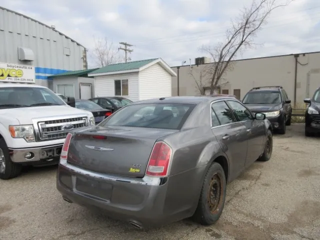 Chrysler 300 2011 photo 5