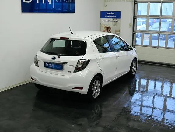 Toyota Yaris 2013 photo 2