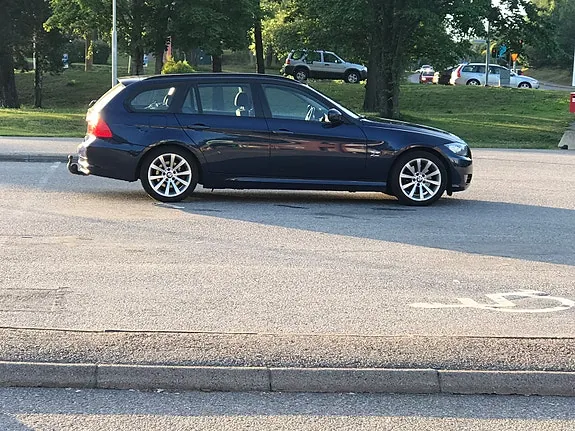 BMW 320D 2012 photo 2