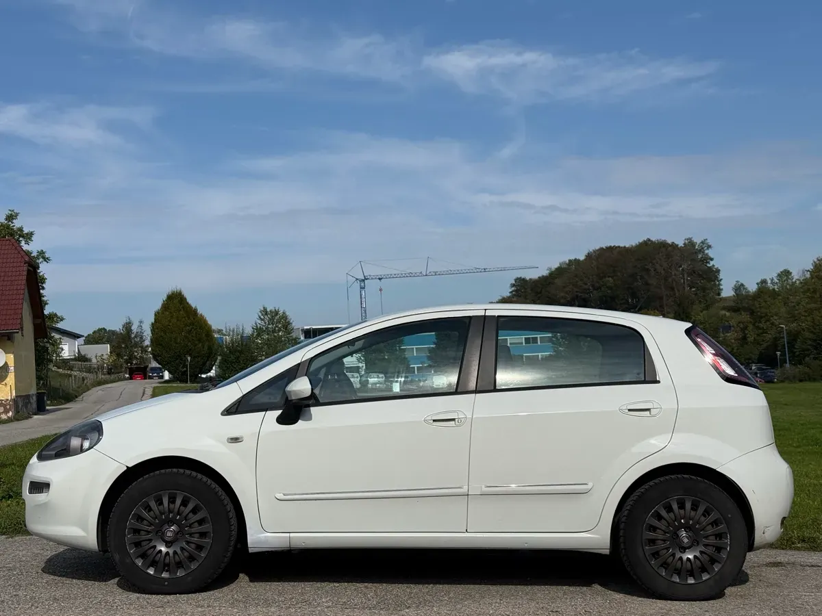 Fiat Punto 2013 photo 2