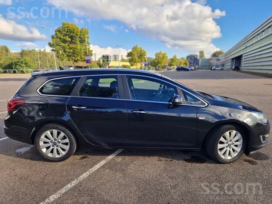 Opel Astra 2013 photo 2