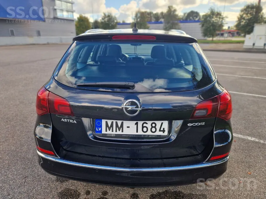 Opel Astra 2013 photo 4