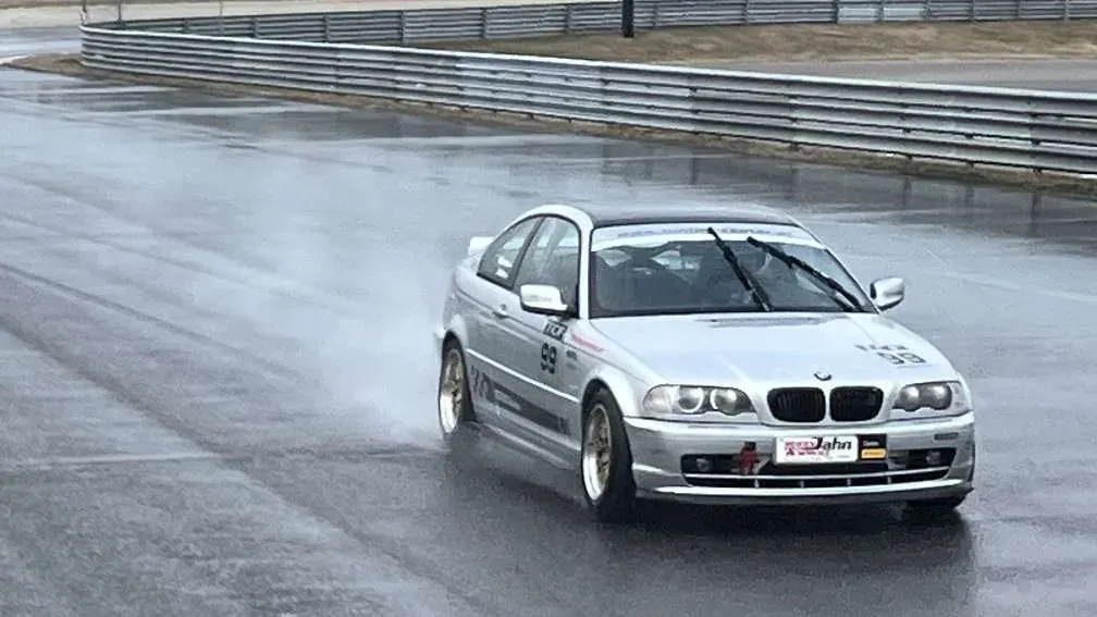 BMW 3 Series 2003 photo 2