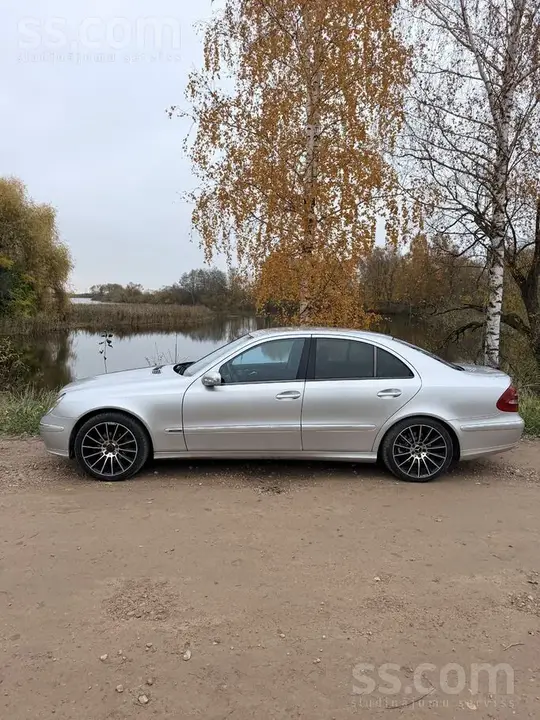 Mercedes-Benz E220 2005 photo 5