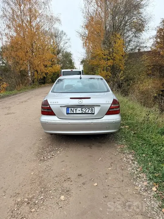 Mercedes-Benz E220 2005 photo 4