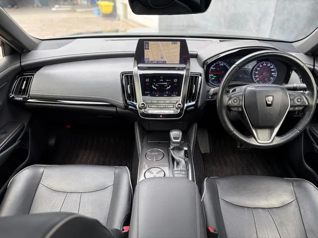 Toyota Crown Hybrid Rs 2018 photo 3