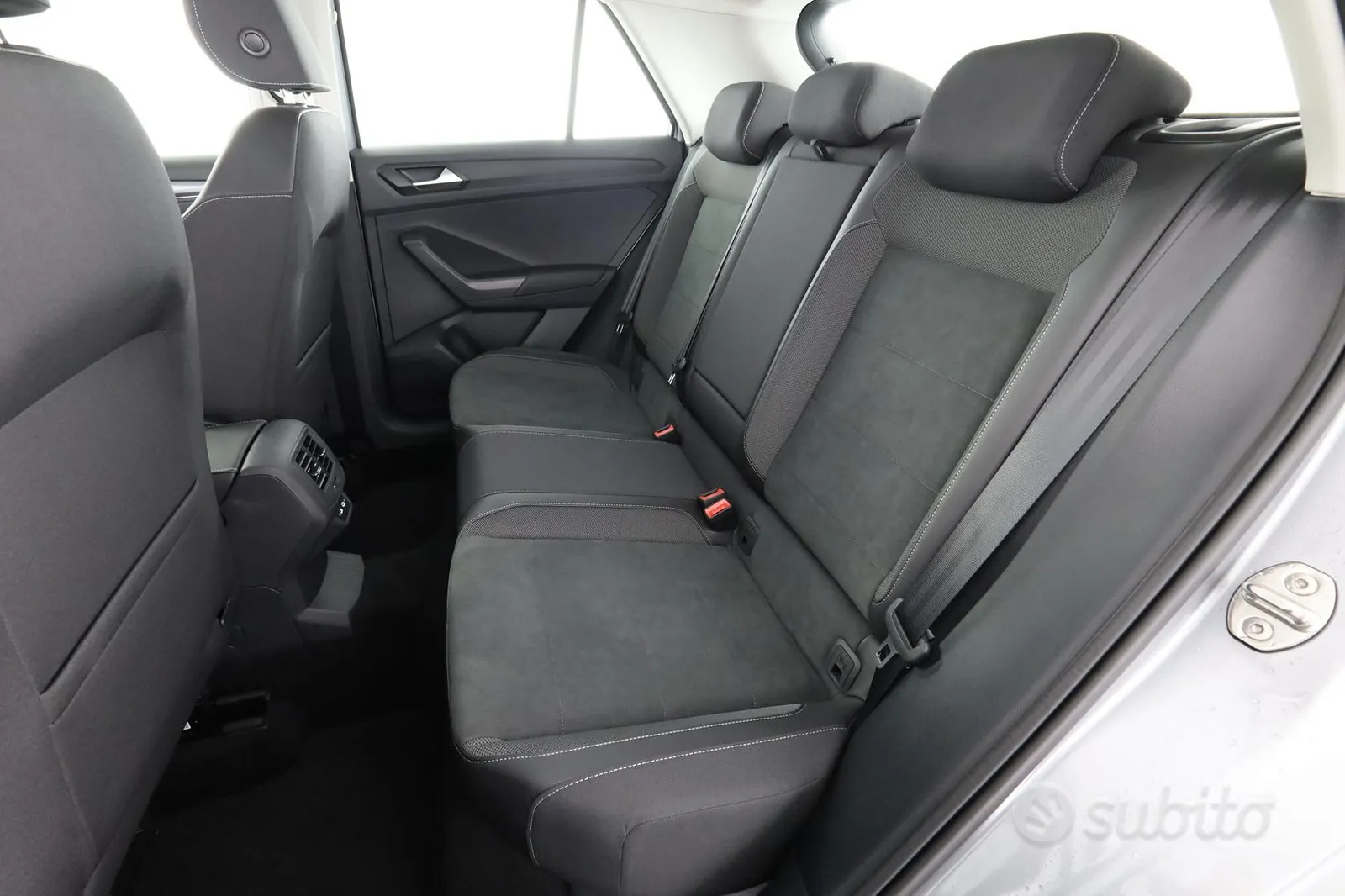 Volkswagen T-Roc 2023 photo 3