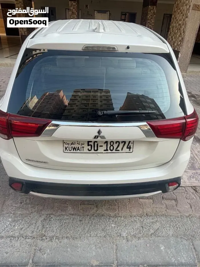 Mitsubishi Outlander 2017 photo 2