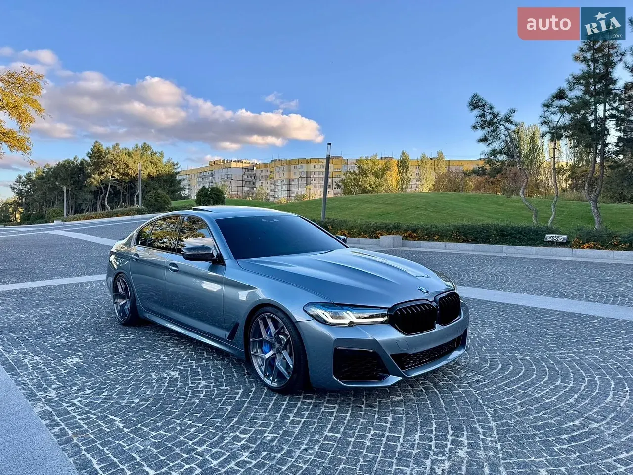 BMW 5 Series 2018 photo 2
