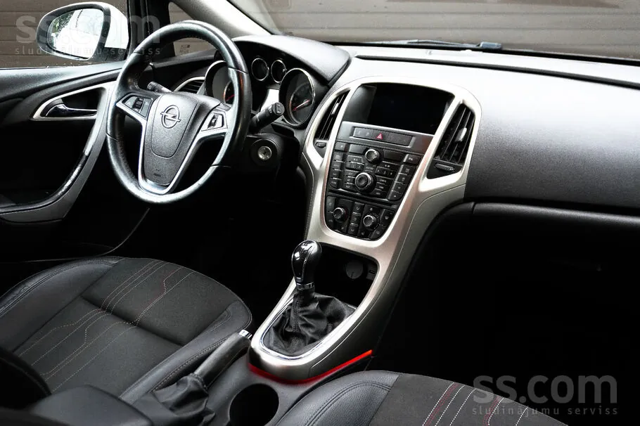 Opel Astra 2012 photo 5