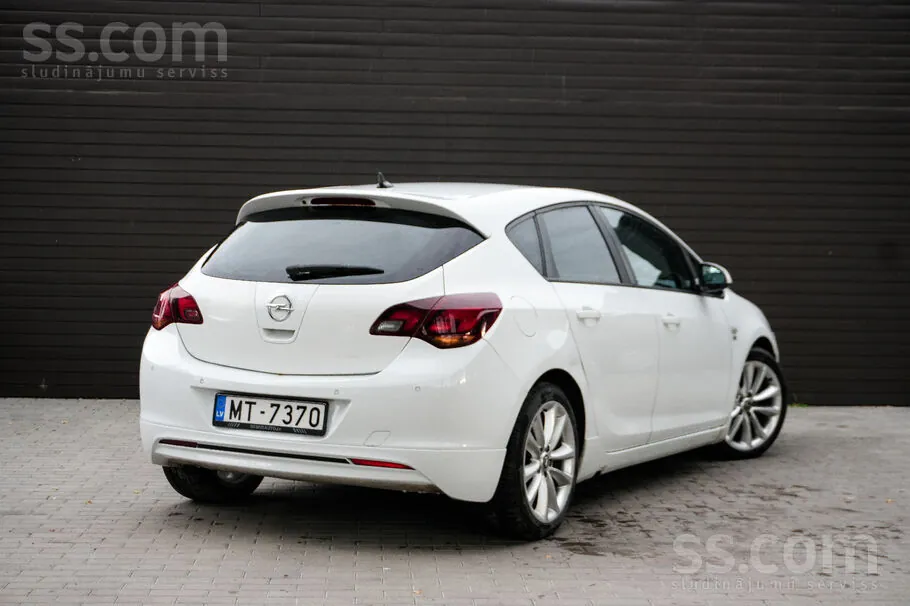Opel Astra 2012 photo 3