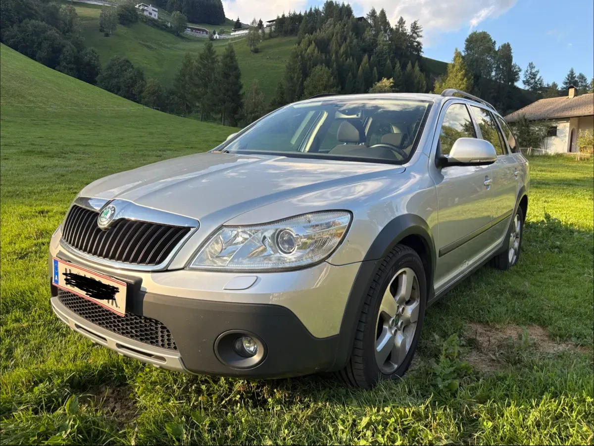 Skoda Octavia 2012 photo 2