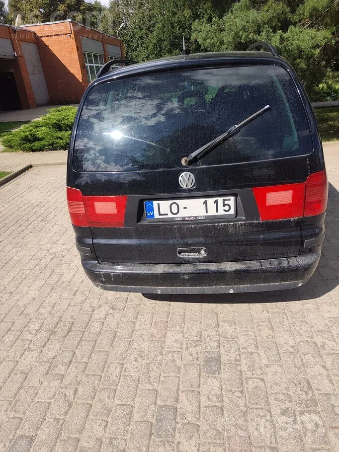 Volkswagen Sharan 2003 photo 2